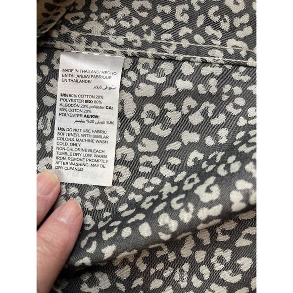 Chicos No Iron Coolmax Size 3 (XL) Animal Print Button Up Blouse Long Sleeve - Picture 8 of 9